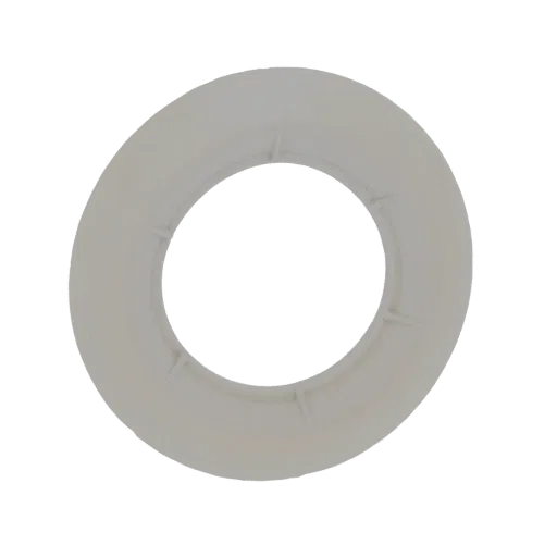 Render 3D de un anillo blanco con sutiles radios internos, presentado sobre un fondo blanco.