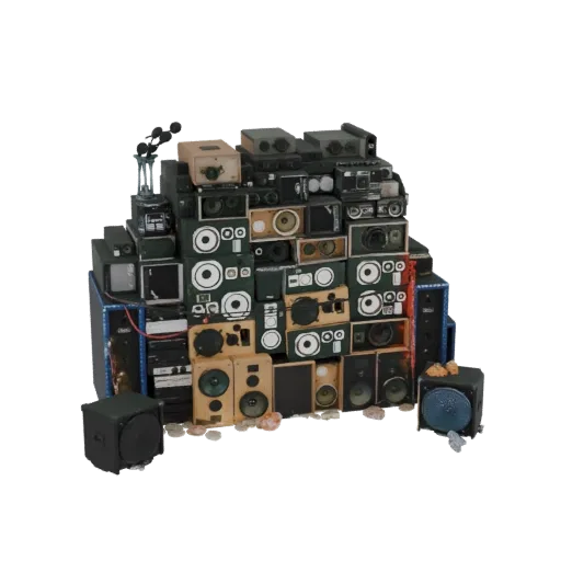 Modello 3D di un'alta pila di boombox vintage e apparecchiature audio, renderizzato su uno sfondo bianco.