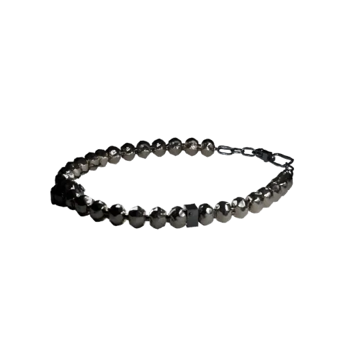Sterling Silver Pearl Collar Necklace 3D model, game viewport three-quarter view, pearl surface.
