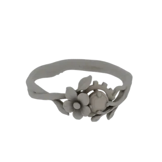 Render de modelo 3D de un anillo steampunk con flor, engranaje y gema, sobre un fondo blanco.