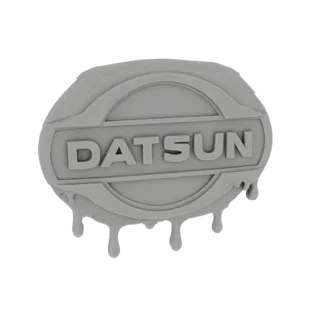 Modèle 3D du logo Datsun avec un effet de fonte ou de coulure, rendu dans un matériau gris neutre.