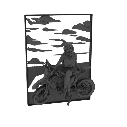 Modello 3D di silhouette di ragazza su moto da cross contro nuvole e sole al tramonto, progettato come arte murale.