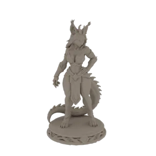 Modelo 3D de guerreiro peludo com cauda de dragão, vestindo armadura, sobre base ornamentada, com renderização cinza neutra.