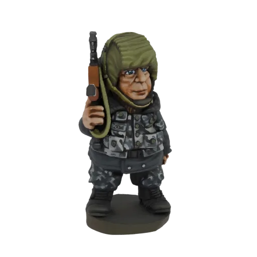 Rendu 3D d'un soldat chibi avec fusil, portant un casque et un uniforme camouflage, debout sur un socle.