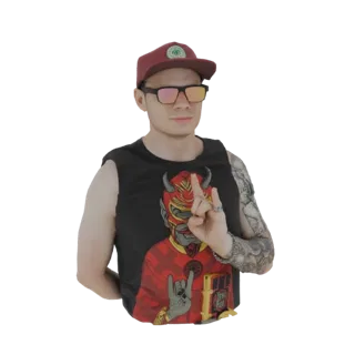 Modelo 3D de un luchador con máscara roja y amarilla con cuernos, camiseta negra sin mangas con gráfico y tatuajes en el braz