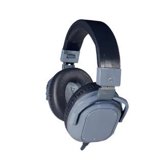 Retro Noise Canceling Headset Low Poly 3D model, game viewport three-quarter view, showing soft ear pads, form detail.