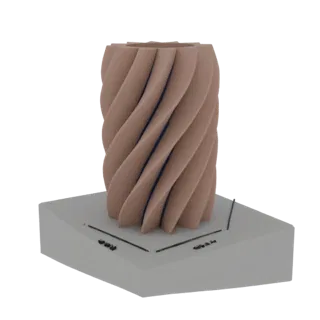 Modelo 3D de um vaso alto de coluna torcida com acabamento fosco, exibido em um pedestal geométrico cinza.