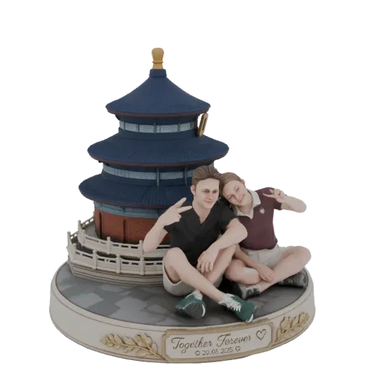 Modelo 3D de um casal sentado junto em frente a uma miniatura do Templo do Céu, com uma placa que diz 'Juntos para Sempre'.