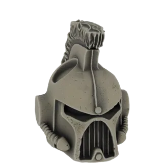 3D-Modell eines verwitterten Gotischen Kriegerhelms mit stilisiertem Irokesenschnitt und bedrohlicher Gesichtsplatte, vor sch