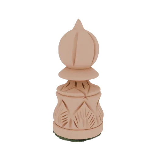 Un render 3D de un alfil de ajedrez tallado intrincadamente, de color marrón claro, con la parte superior puntiaguda y base detallada, sobre un fondo blanco.