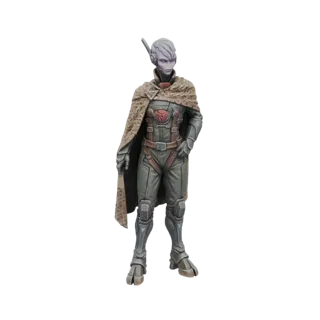 Modèle 3D d'une soldate de science-fiction à la peau violette, portant une cape camouflage, une armure tactique et un casque