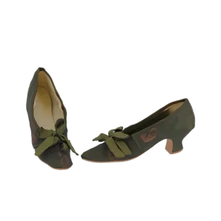 3D model of a pair of 18th-century olive green silk court shoes with a green ribbon bow and brown embroidery, shown from a si