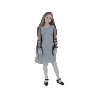 Modellino 3D di una giovane ragazza con lunghi capelli castani, che indossa un abito grigio, calze bianche e scarpe nere, in