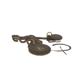 Modelo 3D de corrente de relógio de bolso vintage com cordão trançado, clipe de metal e pingente circular com imagem em relev