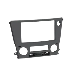 Modelo 3D de un marco de radio de salpicadero de coche gris oscuro con recortes para pantalla, botones y rejillas circulares.