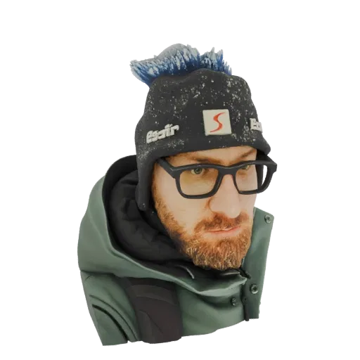 3D-Modell-Vorschau einer Männerbüste mit schneebedeckter schwarzer Wintermütze mit blauem Bommel und Brille mit schwarzem Ran