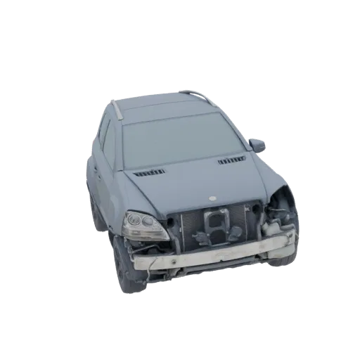 Vista frontal de un modelo 3D de SUV gris dañado, mostrando parrilla y parachoques faltantes, sobre fondo blanco.