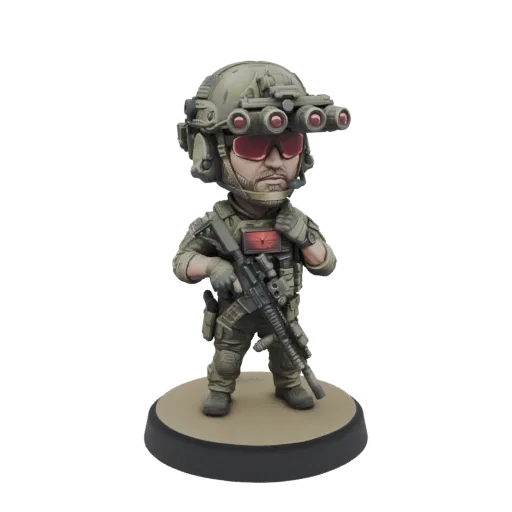 Modellino 3D chibi soldato con elmo e visore notturno, impugna fucile, su base.