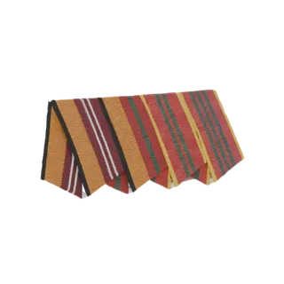 Modèle 3D d'une barrette tissée avec des rayures verticales rouges, jaunes et vertes et une bordure sombre.