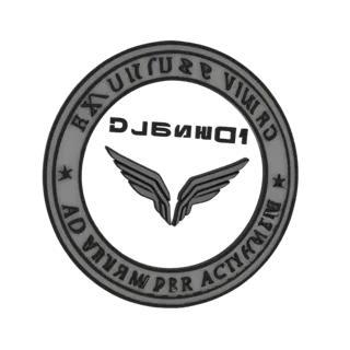 Render 3D de um emblema circular com asas estilizadas no centro e texto invertido na borda.