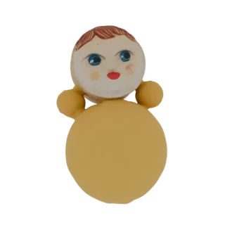 3D-Modell einer Vintage Roly-Poly-Puppe mit bemaltem Gesicht, rosigen Wangen und einem gelben, runden Körper.