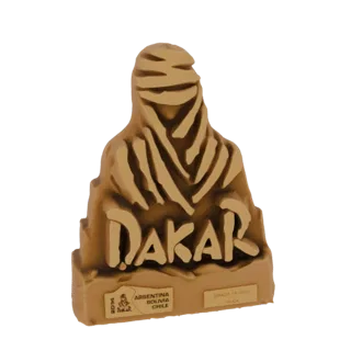 3D model of a Dakar Rally trophy with a desert figure and 'DAKAR' text on the base.