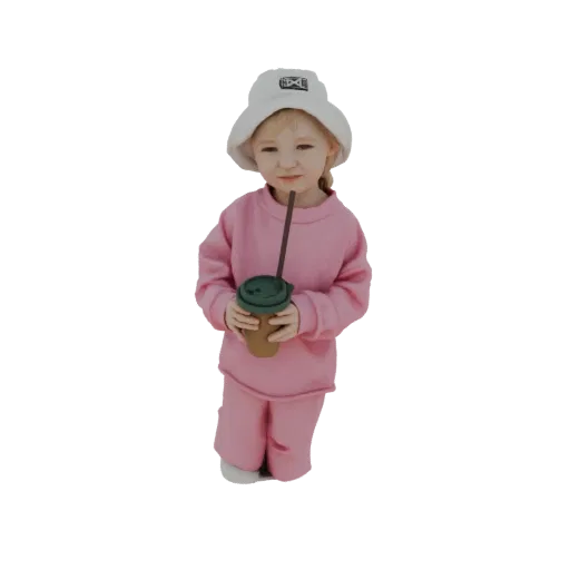 Modello 3D di una giovane ragazza in tuta rosa e cappello a secchiello bianco, che tiene una tazza da caffè verde con cannucc