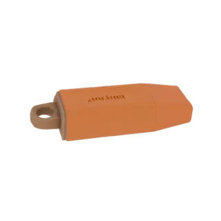 Modello 3D di una chiavetta USB arancione brillante con laccio, presentato su sfondo bianco.