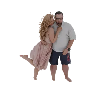 Modelo 3D de una pareja romántica abrazándose, la mujer con vestido rosa y el hombre con camisa azul y pantalones cortos.