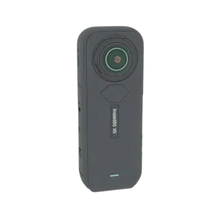 Modèle 3D de la caméra d'action Insta360 X5, un appareil compact gris foncé avec un objectif proéminent.