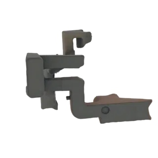 3D-Modell einer industriellen grauen Metallhalterungs-Baugruppe mit ineinandergreifenden Teilen und matter Oberfläche.