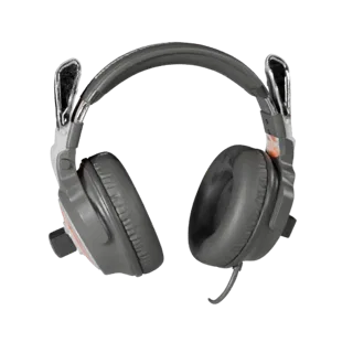 Retro Gaming Headset Realistic 3D model, three-quarter studio render, showing soft ear pads, wearable scale.