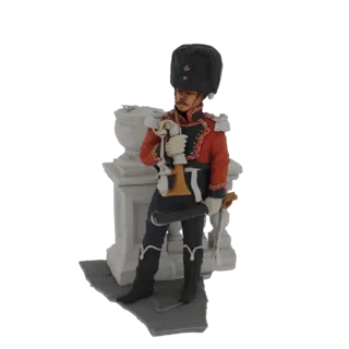 3D-Modell eines Trommlers der Französischen Kaiserlichen Garde in Uniform, der ein Signalhorn hält und neben einem Sockel ste