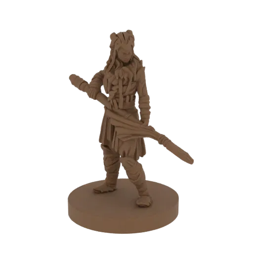 Renderização do modelo 3D de uma figura de guerreiro tribal segurando um bastão, em pé sobre uma base circular.