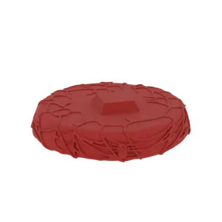 Modelo 3D de un pastel rojo con un detallado patrón de telaraña y un topper cuadrado, visto desde un ligero ángulo.