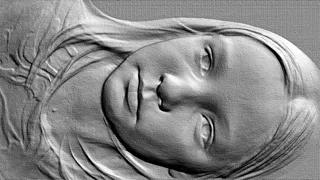 Modelo 3D de bajorrelieve de niña durmiendo con cabello ondeante, en color gris.