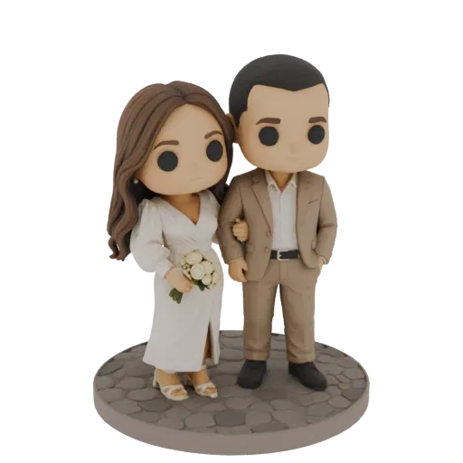 Modelo 3D de um casal chibi fofo, noiva de vestido branco segurando flores, noivo de terno bege, sobre base de paralelepípedo