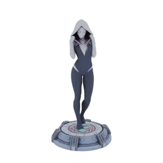 Modelo 3D de Gwen Stacy como Spider-Woman, con su traje y capucha levantada, de pie sobre una base circular detallada.