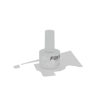 3D-Modell einer Foxy Nagellackflasche in Hellgrau mit sichtbarem Logo, vor weißem Hintergrund.