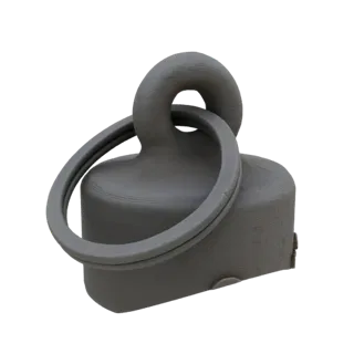 Renderização 3D de um anel de âncora de metal cinza com uma argola grossa, apresentado sobre um fundo branco.