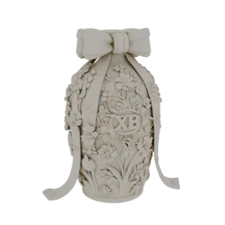 Modelo 3D de jarrón decorativo con lazo en relieve, flores e inscripción 'ХВ'