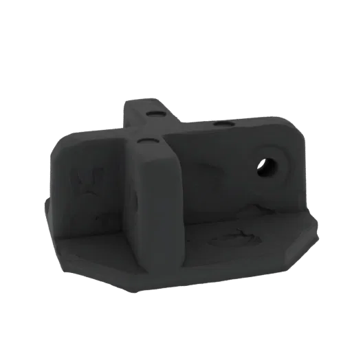 Render 3D di un connettore angolare multidirezionale grigio scuro con fori di montaggio.