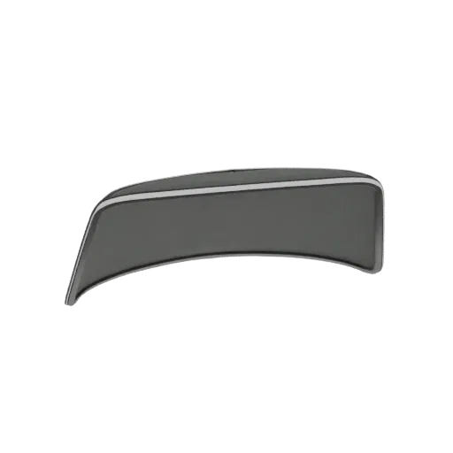 Modello 3D di uno spoiler auto curvo grigio scuro con bordo argento, presentato su sfondo bianco.
