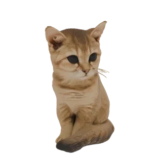 Modelo 3D de un lindo gato de arena bebé sentado, con ojos negros grandes y pelaje arenoso, sobre un fondo blanco.