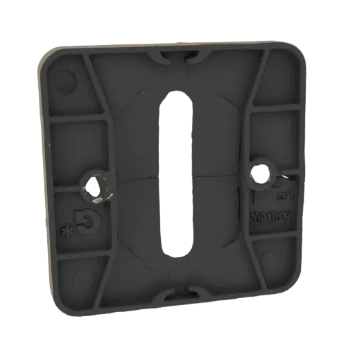 Renderizado de modelo 3D de un soporte de montaje rectangular gris oscuro con una ranura central y dos orificios de montaje,