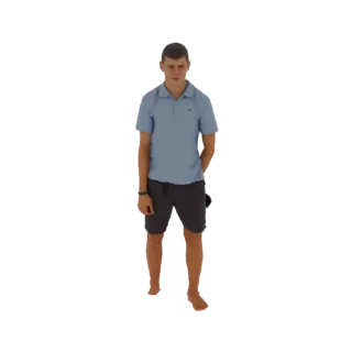 Modello 3D di un giovane con polo azzurra e pantaloncini grigio scuro, in piedi con le mani in tasca.