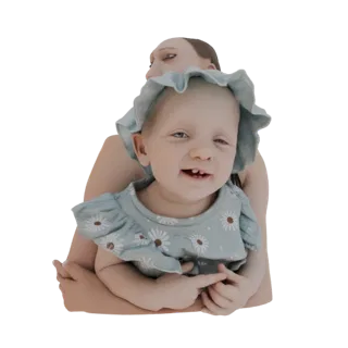 3D model of a mother holding a baby, both wearing blue bonnets, with the baby smiling.
