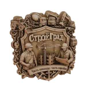3D-Modell eines detaillierten Bau-Emblems mit Arbeitern, Kränen, Lastwagen und der Inschrift 'StroyGrad'.