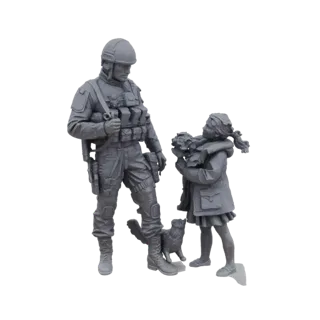 3D-Modell-Rendering eines Soldaten in taktischer Ausrüstung, der neben einem jungen Mädchen mit Blumen steht, mit einer Katze