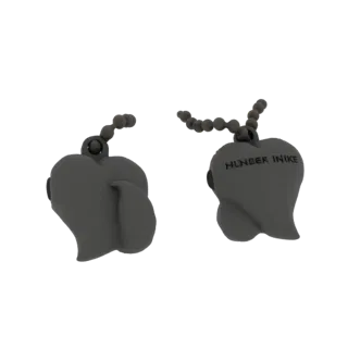 Modèle 3D pendentif cœur gris foncé avec chaîne à billes, texte 'HLNDER INIKE' visible.